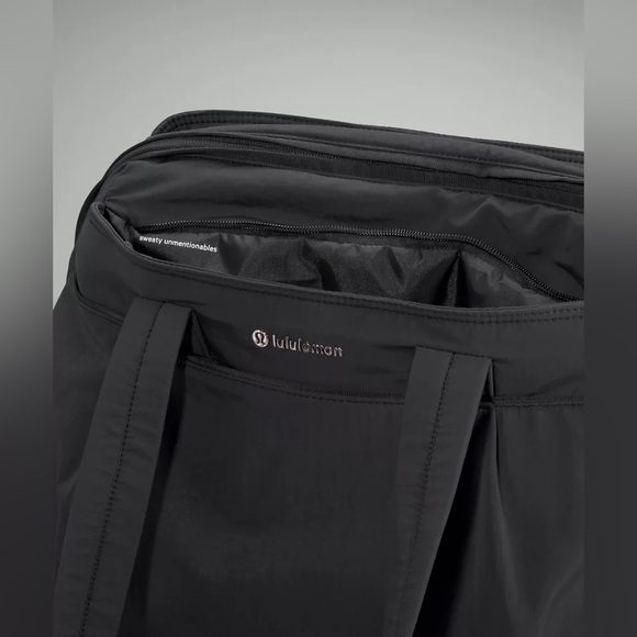 Lululemon Throwback Triple-Zip Duffle Bag 25L - Picture 3 of 12